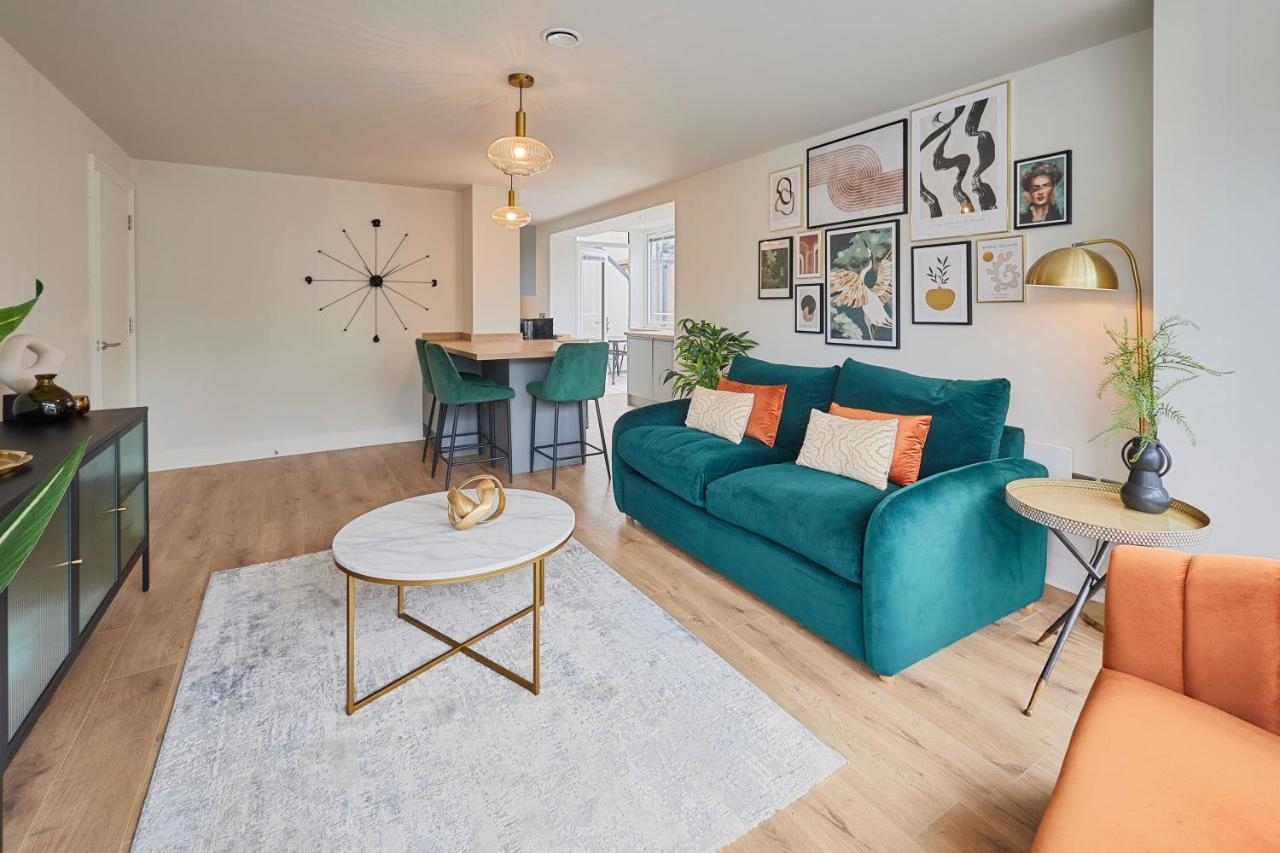 Host & - View Luxury Apartment Scarborough